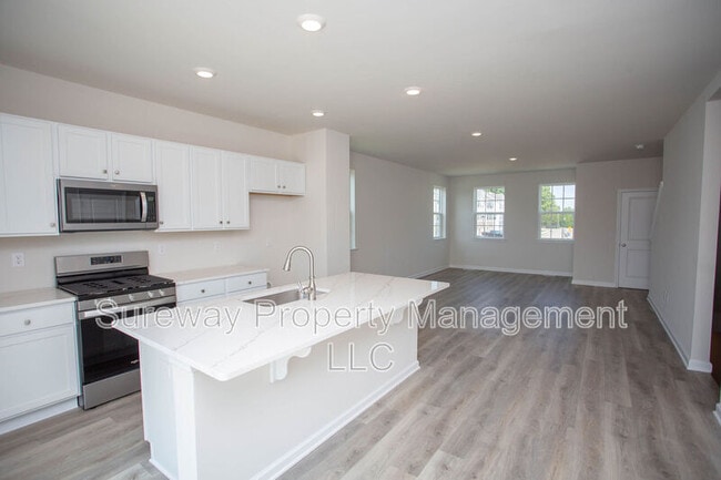Building Photo - 234 Macoun Way