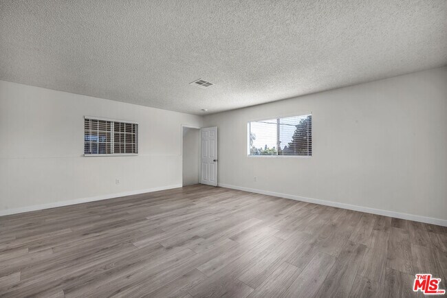 Building Photo - 7343 Comstock Ave