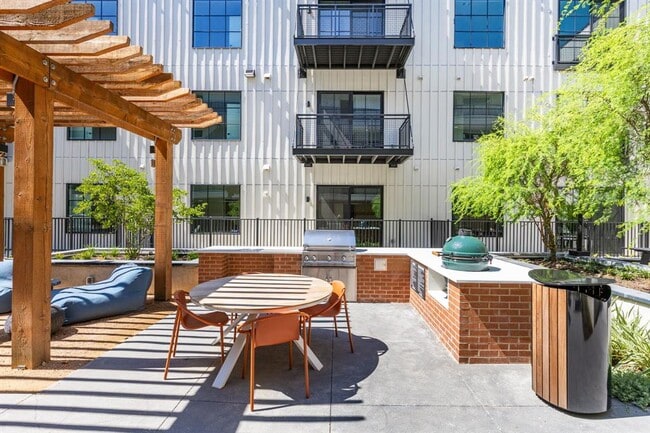 Building Photo - 4315 S Congress Ave