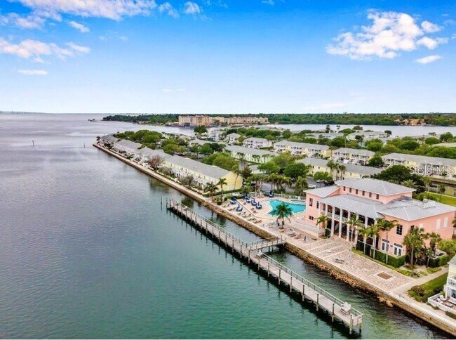 Building Photo - 3889 Pompano Dr SE