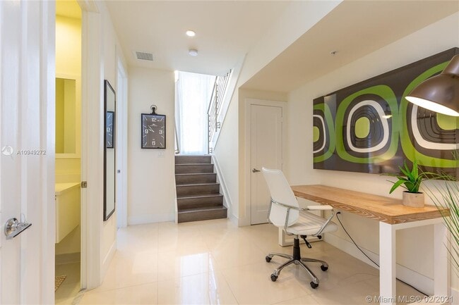 Building Photo - 6611 NW 105th Pl