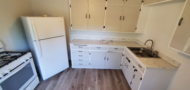 Building Photo - 2 bedroom 1 bath home in Lockwood!