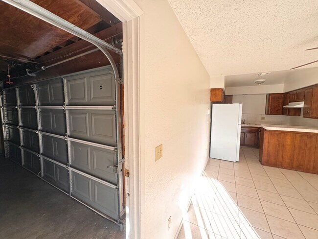 Building Photo - 7900 N Laurelglen Blvd