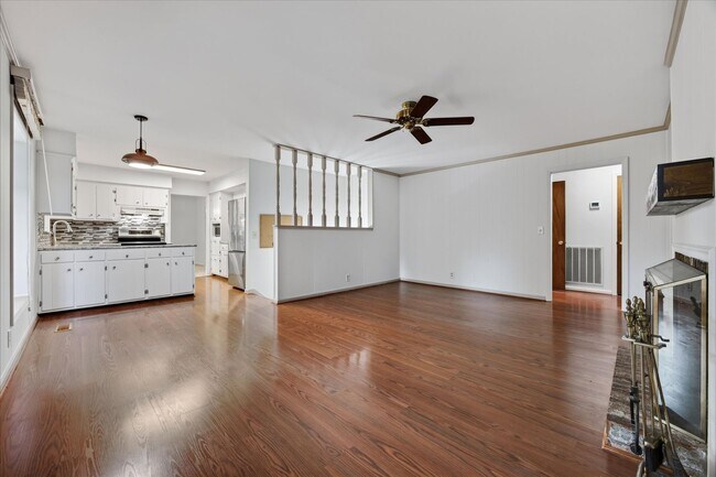 Building Photo - 717 Goodpasture Terrace