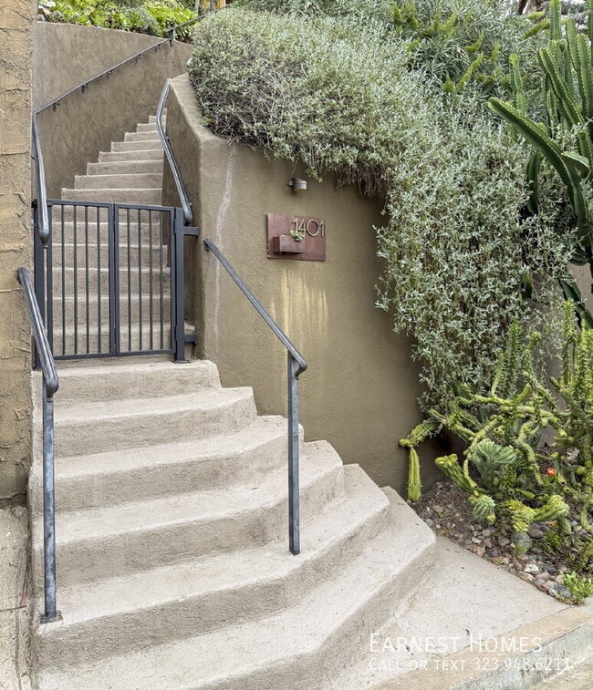 Building Photo - 1401 Dartmouth Dr
