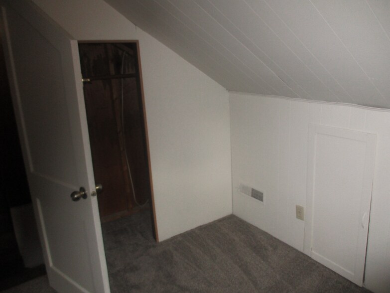 Building Photo - 922 Cameron Ave