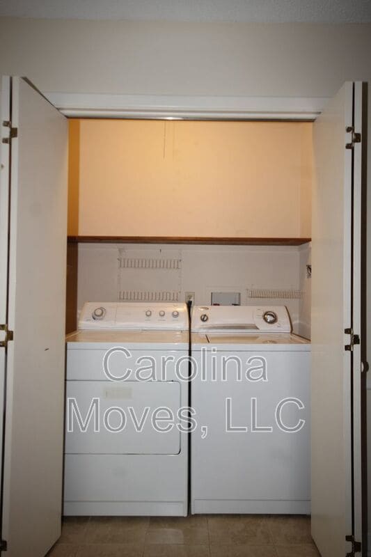 Building Photo - 324 Skylark Cir