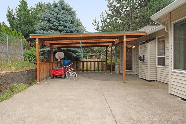 Building Photo - 15040 SE Lostine Dr