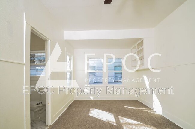 Building Photo - 706 Van Buren St
