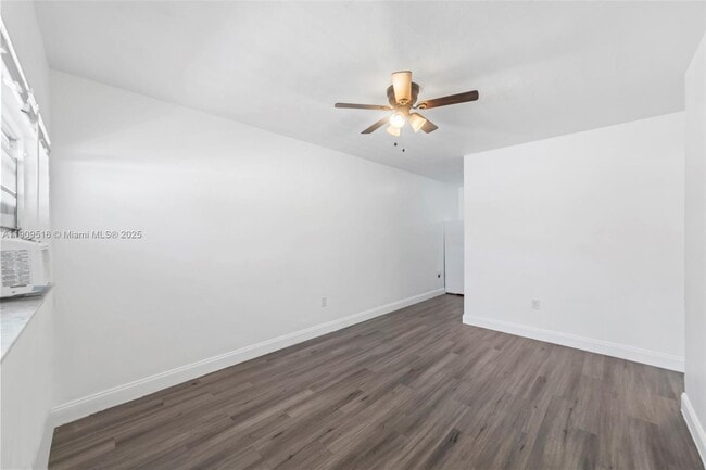 Building Photo - 15940 NE 19th Ct