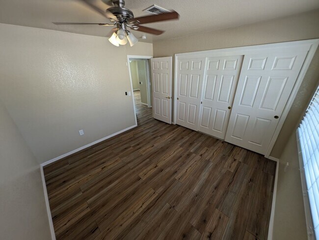 Building Photo - 9729 Buckhorn Dr