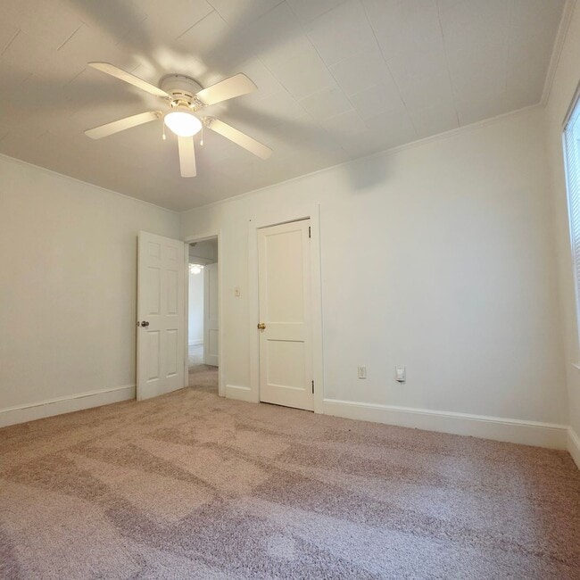 Building Photo - 3 Bed 2 Bath Move in now!