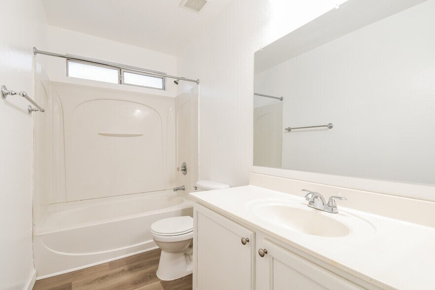 Building Photo - 31543 N Cactus Dr