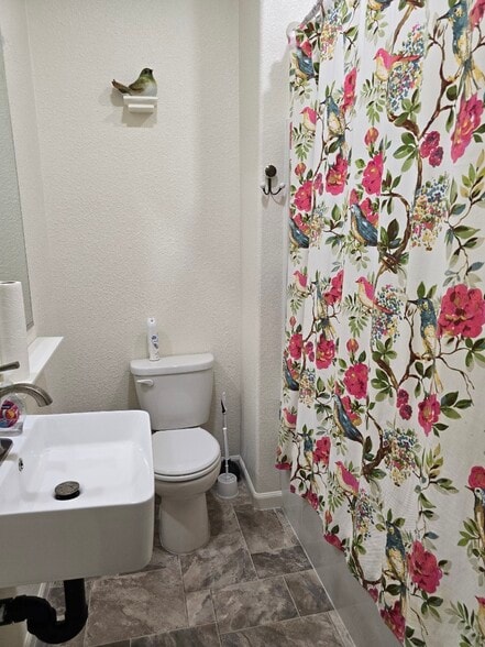 Building Photo - 1048 S Carriage Ave