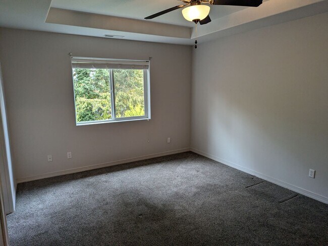 Building Photo - 407-409 Madrona Ave SE