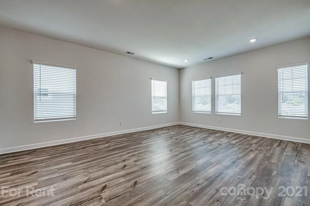 Building Photo - Room in Townhome on Tears Ln