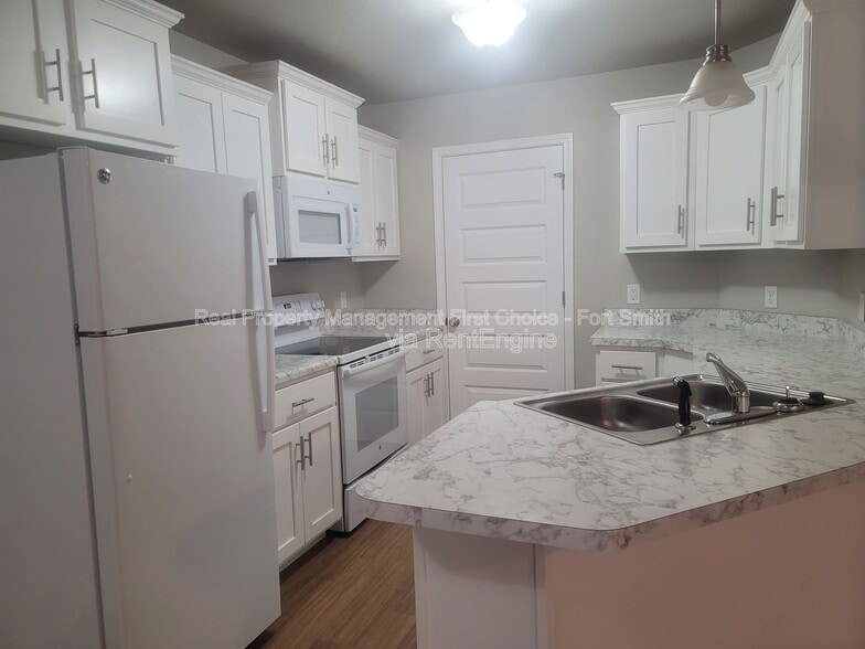 Building Photo - 2101 Ingalls Ln