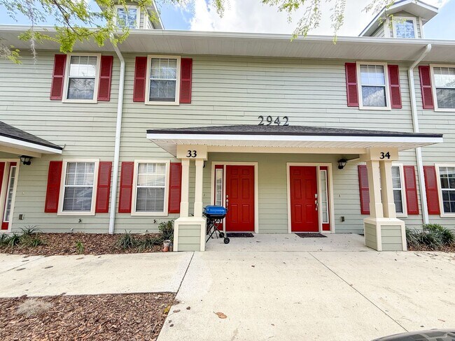 Building Photo - 2942 SW 35th Pl