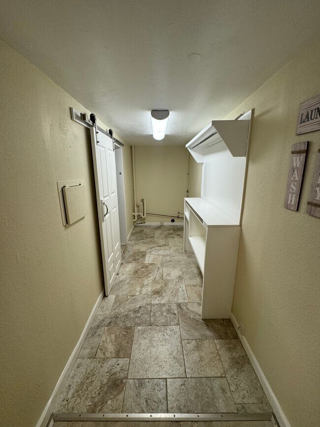 Building Photo - Charming Pet Friendly House 2 Bedroom/1.5 ...