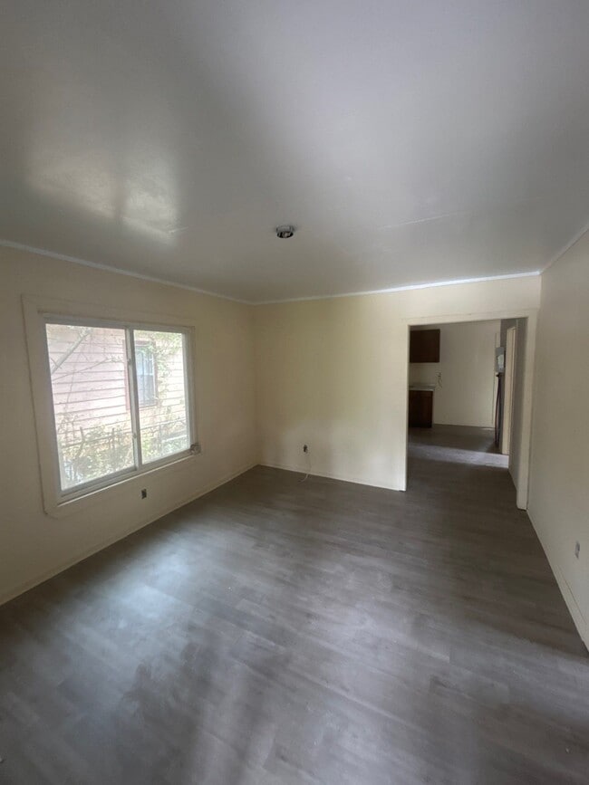 Building Photo - 825 Powell Rhodes Dr