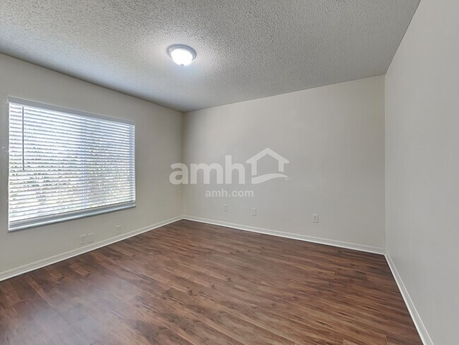 Building Photo - 12723 Longcrest Dr