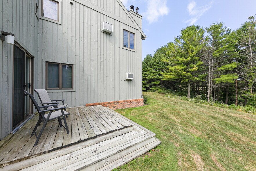 Building Photo - 5735 Hilltop Way