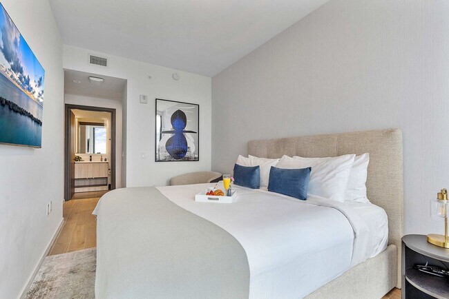 Building Photo - 398 NE 5th St