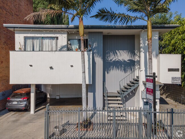 Building Photo - 1223 N Beachwood Dr