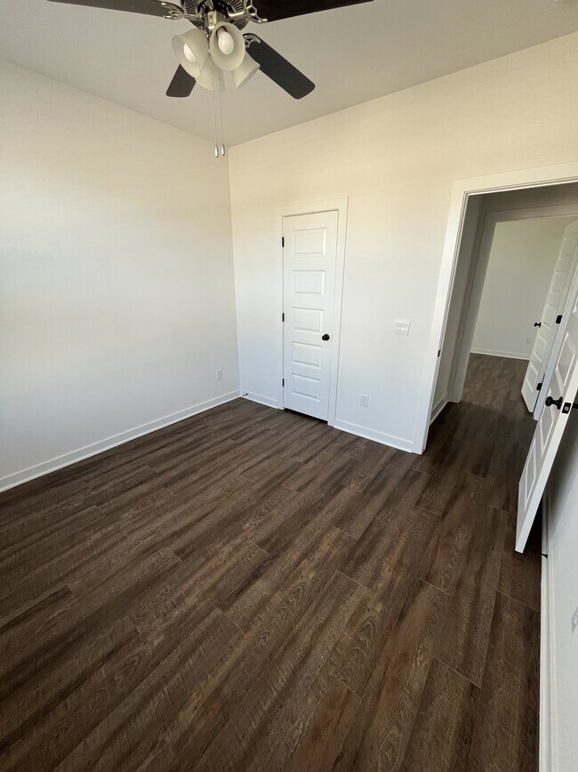 Building Photo - 495 W Gosling Isle