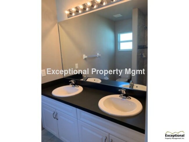 Building Photo - Move-In Ready 4 Bedroom Home SE Cape! Zero Carpet.