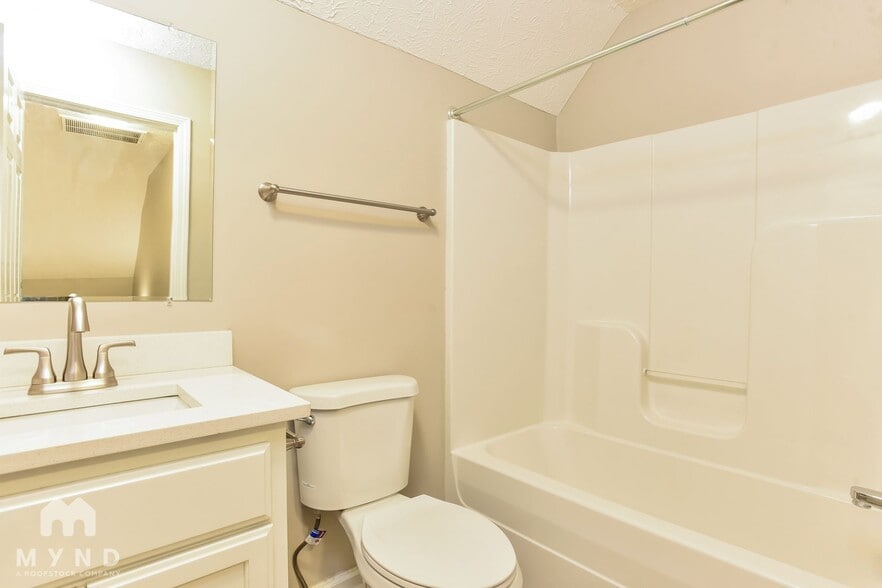 Building Photo - 721 Wildwood Dr