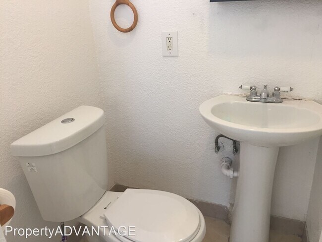 Building Photo - 2 br, 2 bath House - 504 Holly Street