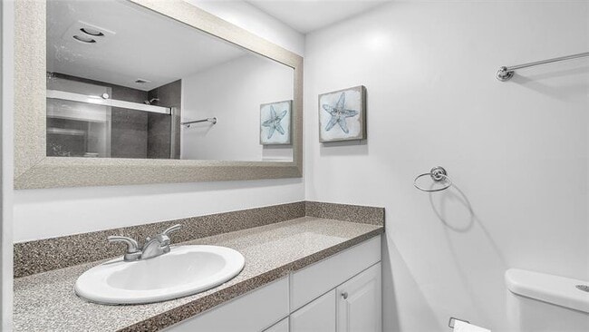 Building Photo - 3150 N Palm Aire Dr