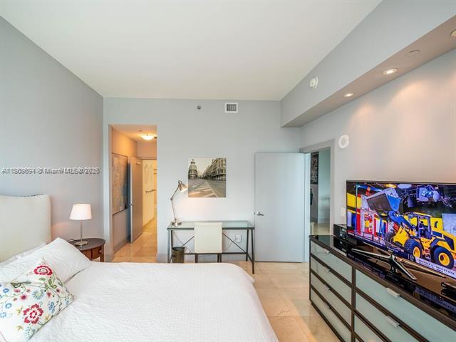 Building Photo - 950 Brickell Bay Dr