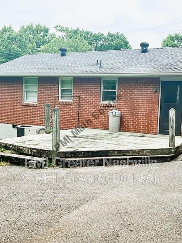 Building Photo - 111 River Rd