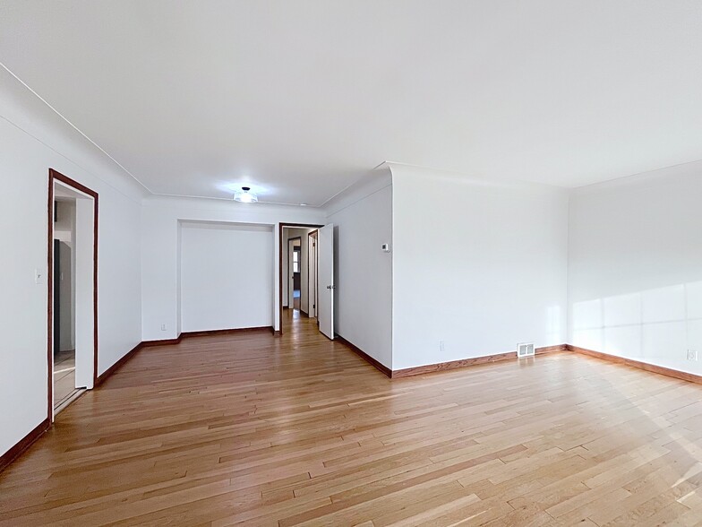 Building Photo - 18411 Chagrin Blvd