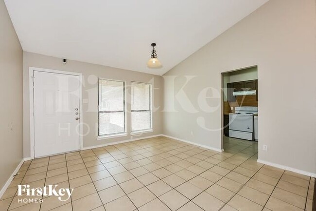 Building Photo - 3225 Amber Dr S