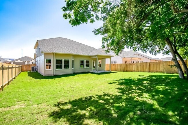 Building Photo - 107 Greenspire Downs Dr