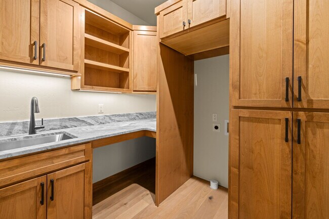 Building Photo - 21702 N Medalist Ct