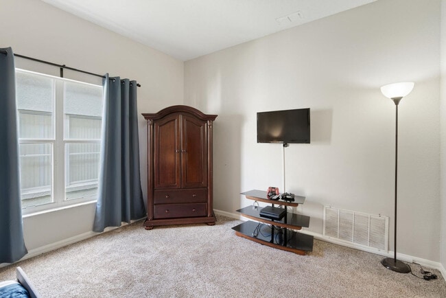 Building Photo - 346 Riggs Cir
