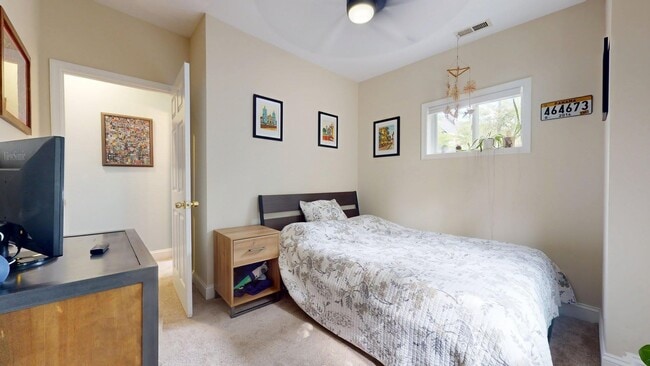 Building Photo - 1328 Morris Rd SE