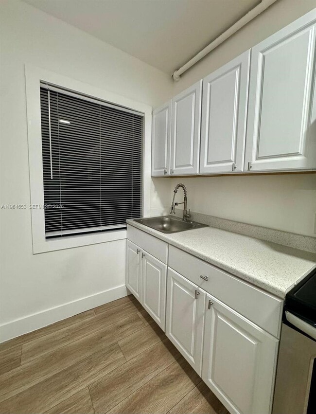 Building Photo - 842 Himmarshee St