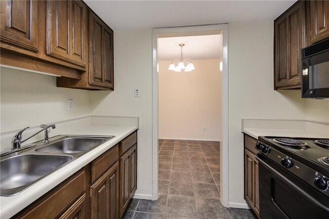 Building Photo - 8210 Bent Tree Rd