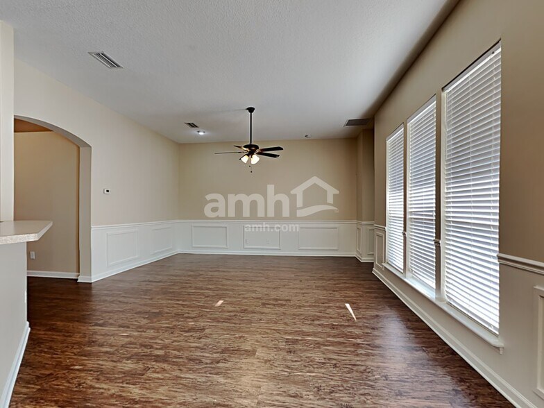 Building Photo - 14247 Summer Breeze Dr