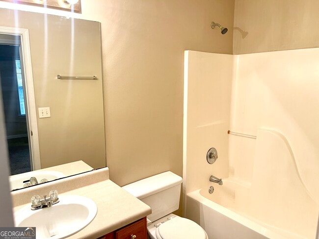 Building Photo - 100 Oak Hill Dr
