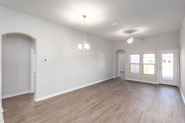 Building Photo - Luxury Duplex Near Randolph and Ft. Sam