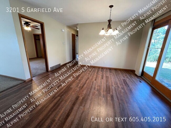 Building Photo - 3201 S Garfield Ave