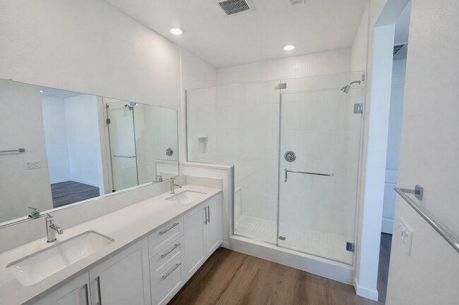 Building Photo - Gorgeous Newly Constructed Townhome