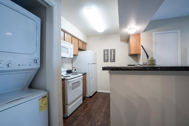 Building Photo - 1400 Clarewood Dr