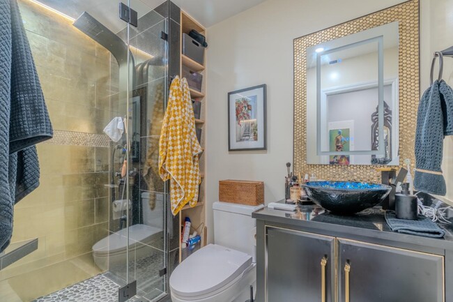 Building Photo - 350 6th St